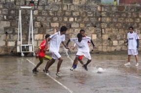 布隆迪男篮在非洲预赛中奋勇向前，战斗精神昂扬