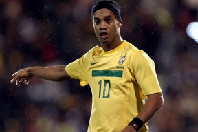 职业联赛推动球员多技能培养增强比赛适应力，业余球员如何提高足球水平